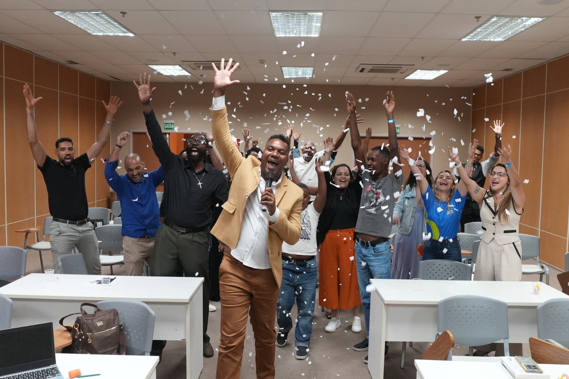 Turma do Método LIDI celebrando